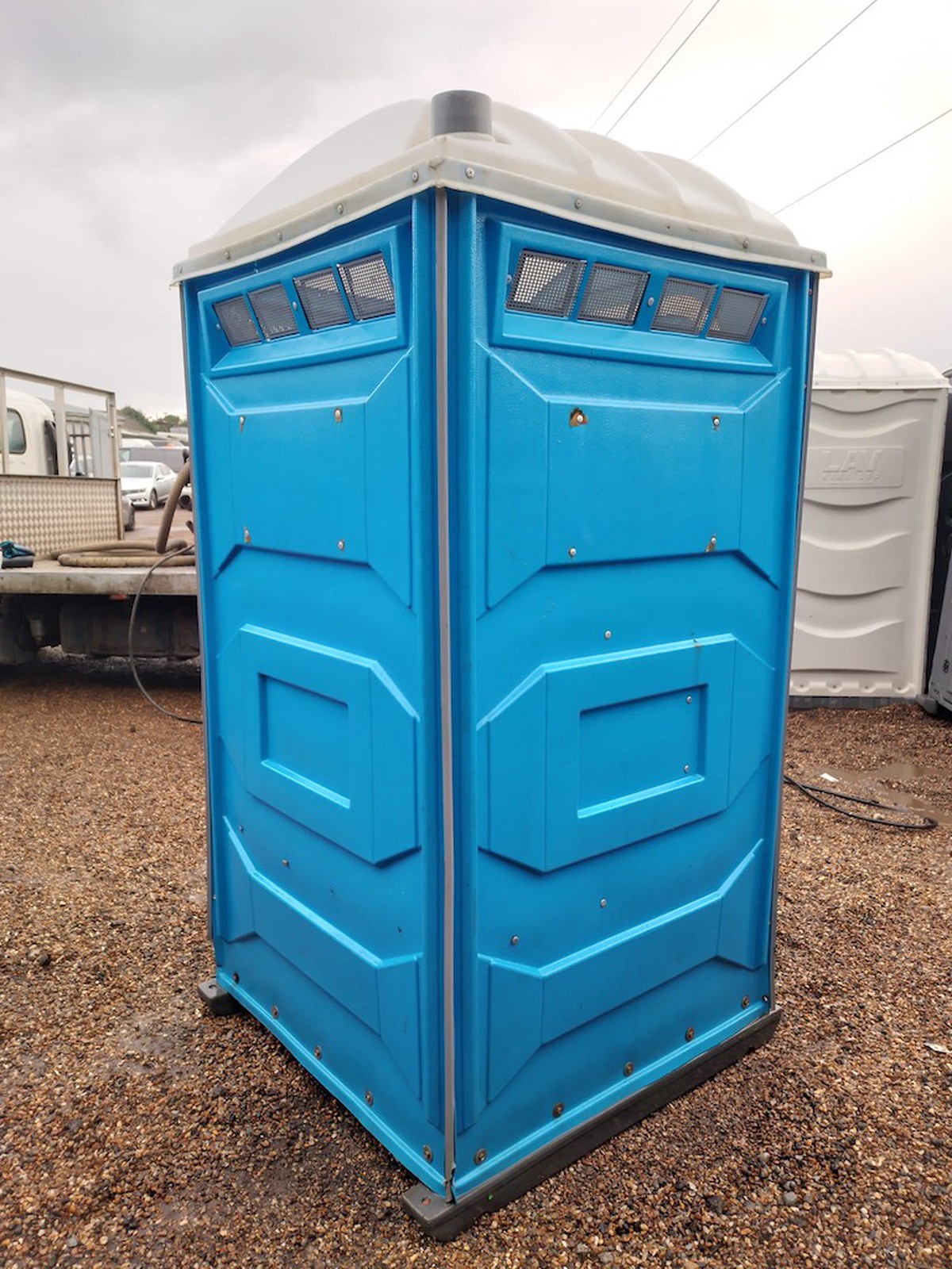 5Ft x 4Ft Single Mains Toilet (Blue)